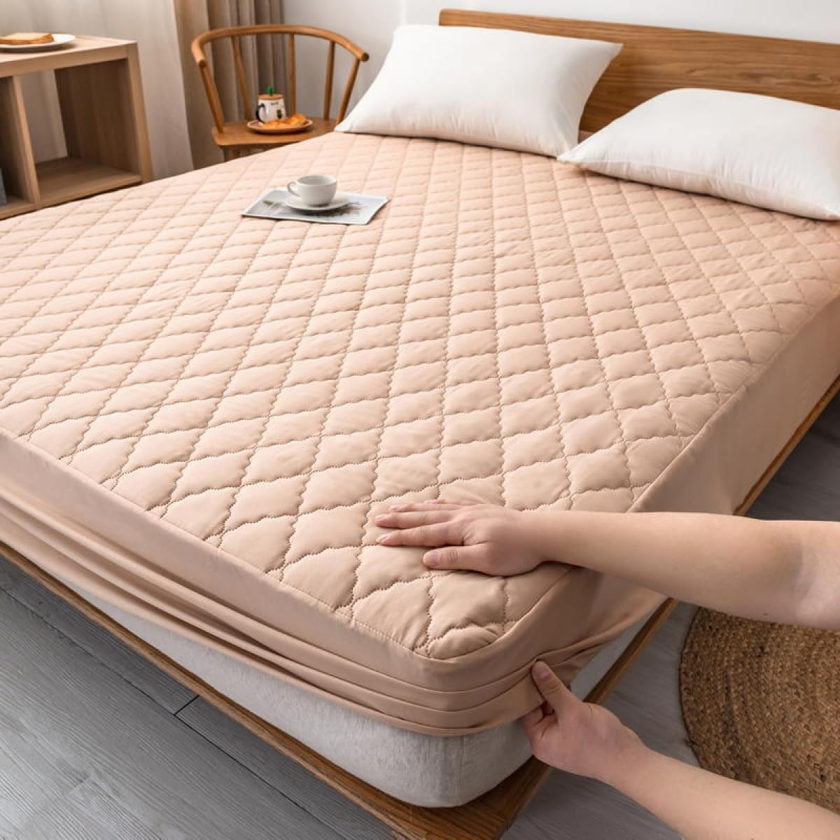 Mattress Protector Mattress Cover Quilted Fitted Sheet Thickened Waterproof Mattress Dust Cover Breathable Fluffy Soft Easy Care Mattress Topper in All Seasons