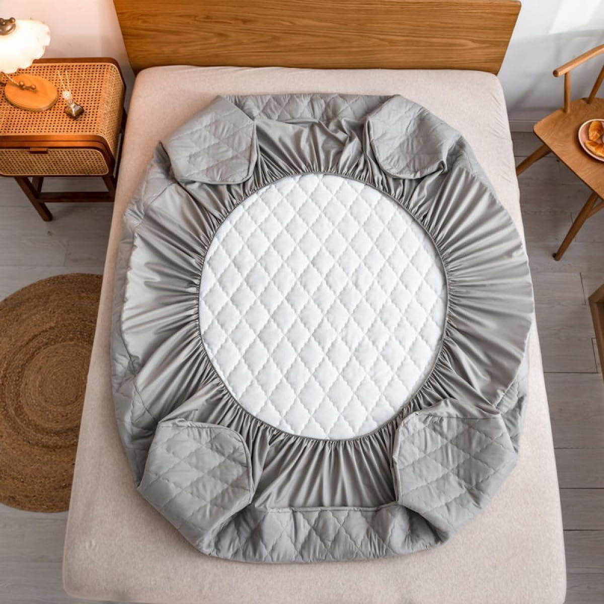 Mattress Protector Mattress Cover Quilted Fitted Sheet Thickened Waterproof Mattress Dust Cover Breathable Fluffy Soft Easy Care Mattress Topper in All Seasons