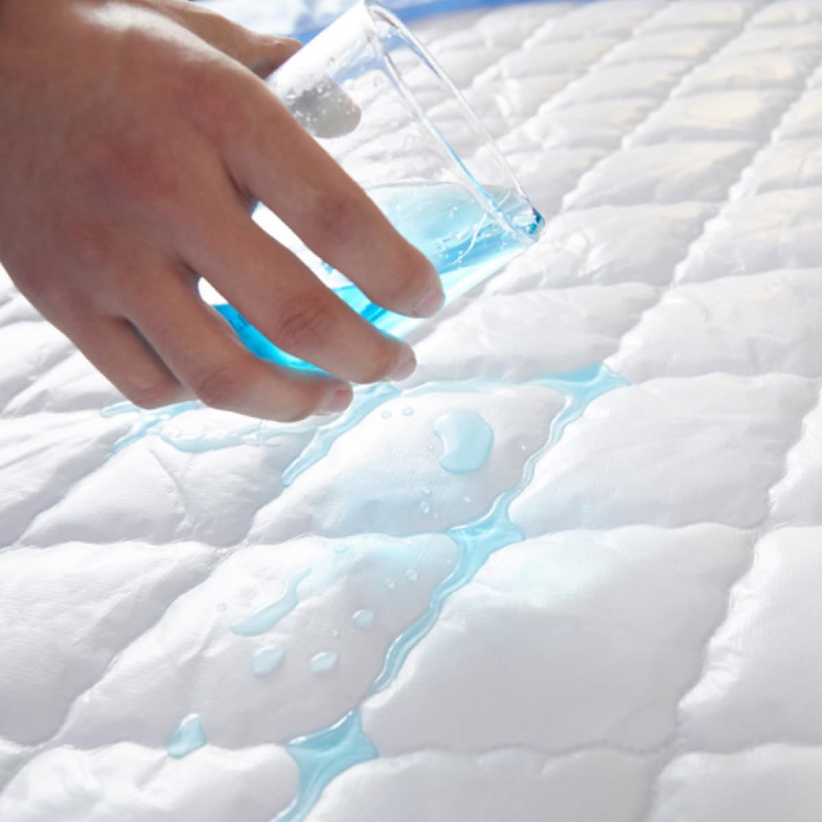 Mattress Protector Mattress Cover Quilted Fitted Sheet Thickened Waterproof Mattress Dust Cover Breathable Fluffy Soft Easy Care Mattress Topper in All Seasons