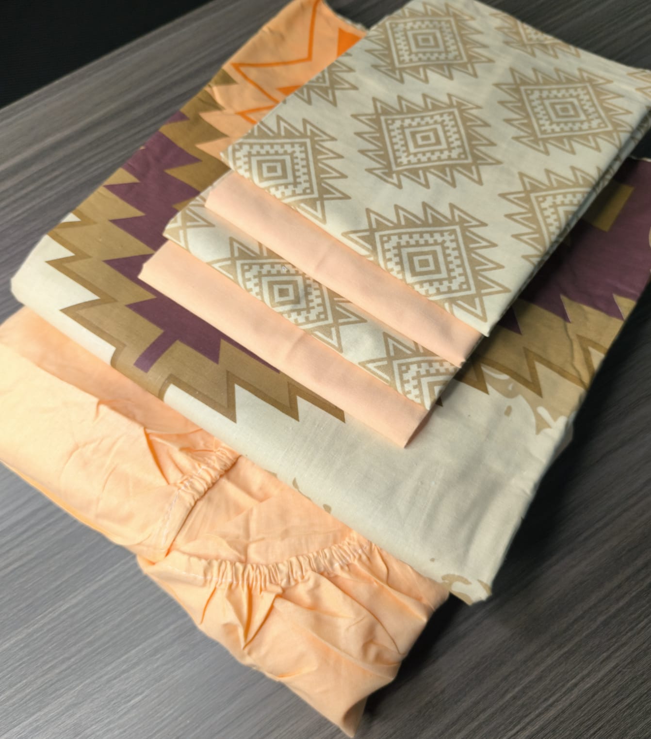 Pure Cotton Set Elastic Fitted Bedsheets King Size 78 x 72 Inch, 300 TC Plain Pure Cotton, flowered | 1 King Size Bedsheet with Elastic Fitted and 4 Pillow Covers