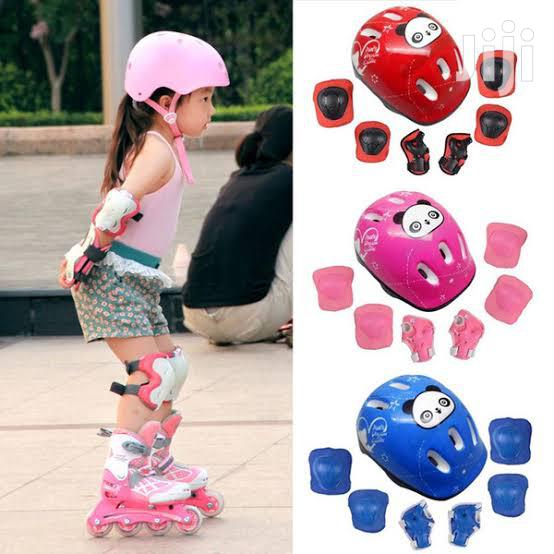 4 Wheel Inline Skates Skating Shoes for Boys and Girls Age 10 to 20 Years Liner Roller Skates Shoes Roller Blades PU Strong Wheels Aluminium sizes 31 to 42