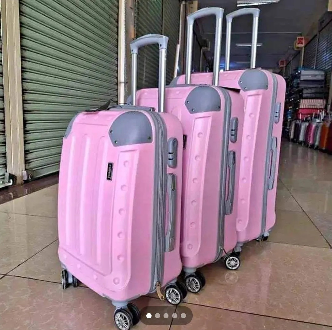 3 piece Set Hard Shell Trolley With Spinner Wheels Travelling Suitcase Bag
