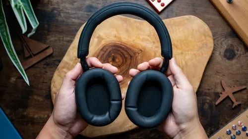 Oraimo i12 Wireless Headset – Super Bass Wireless Bluetooth Headphones With Microphone and Noise Cancellation Gaming Headset Stereo HiFi Earphones- (Random