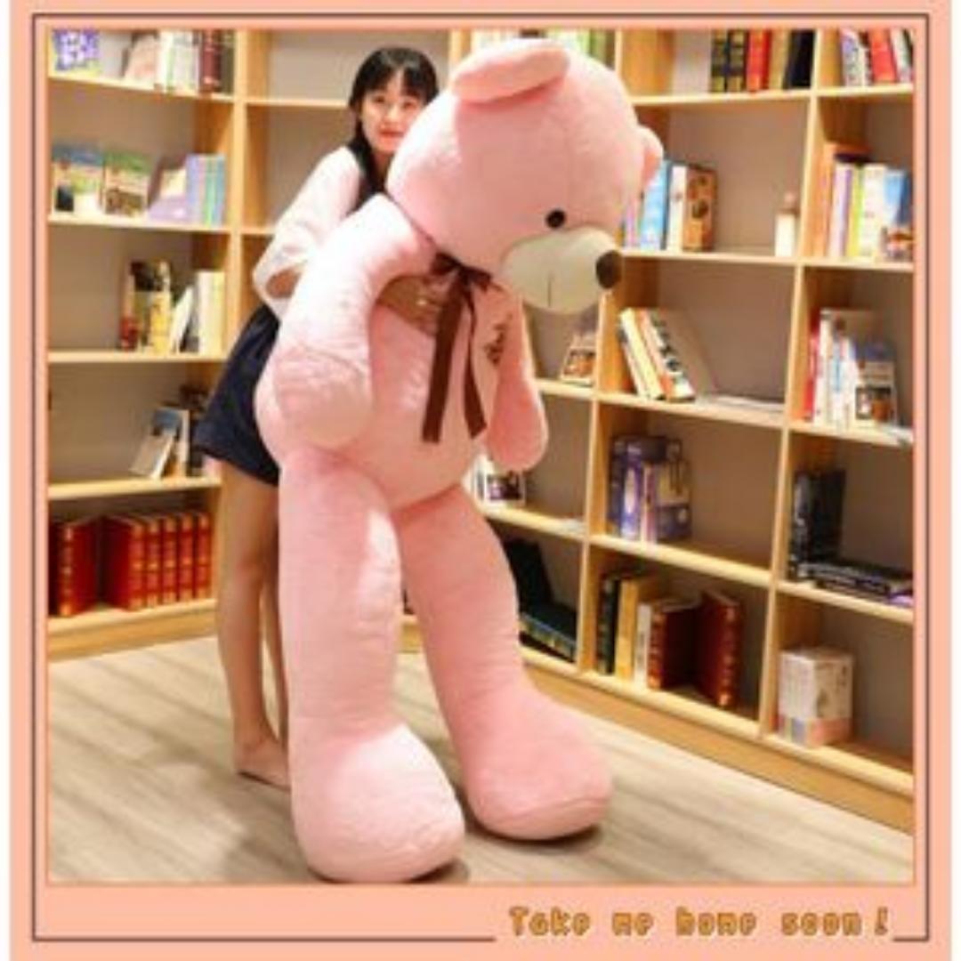 Large enormous Giant teddy bear