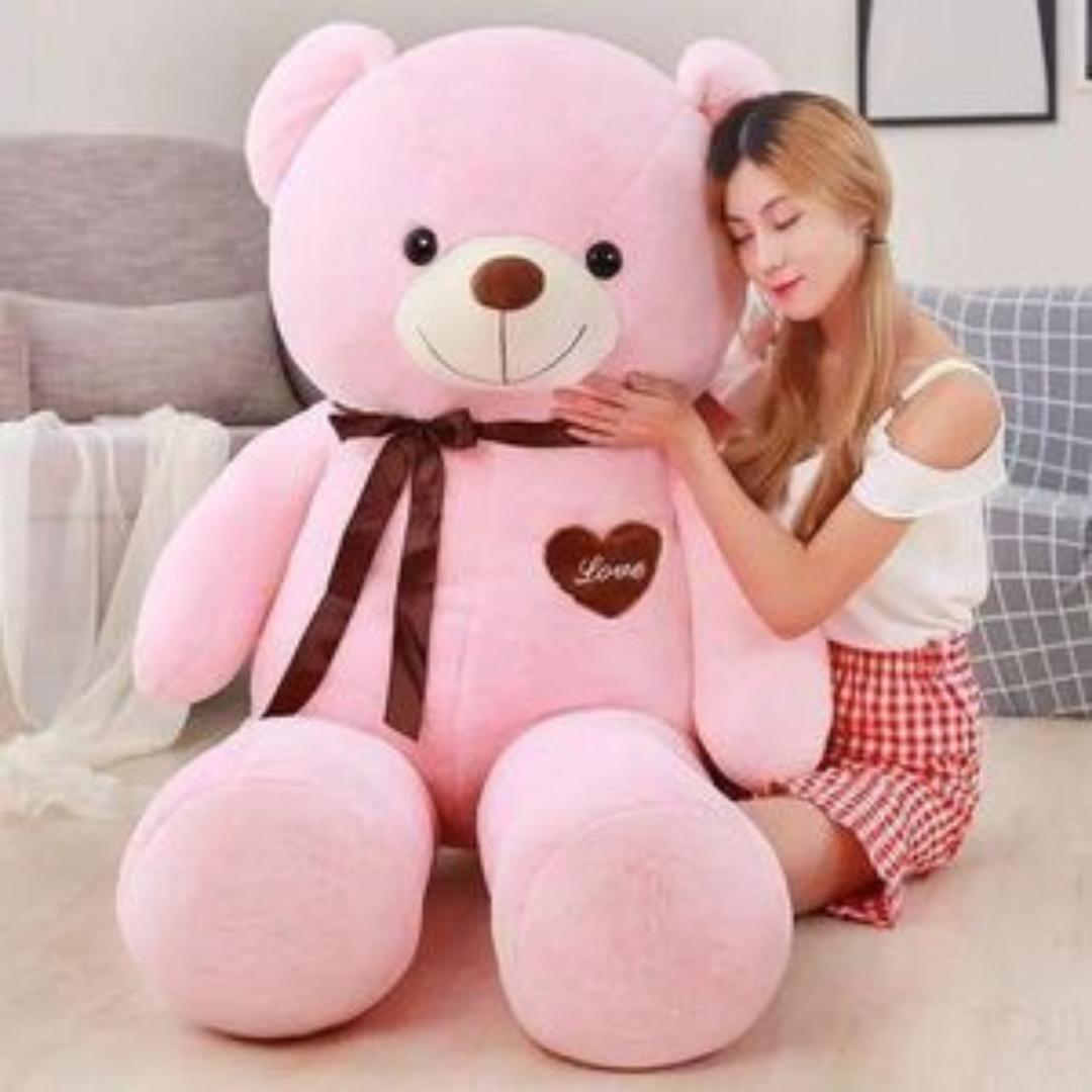 Large enormous Giant teddy bear