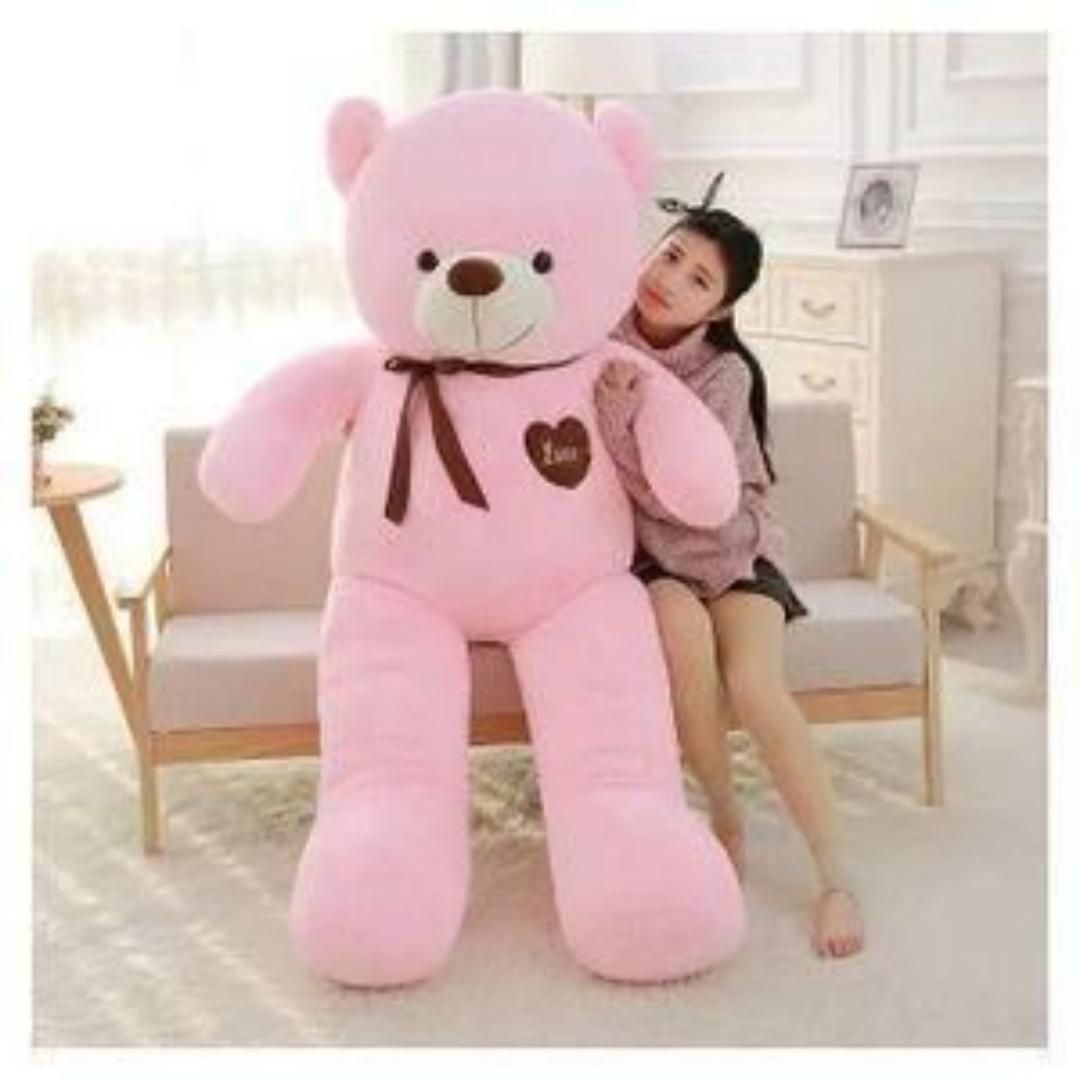 Large enormous Giant teddy bear