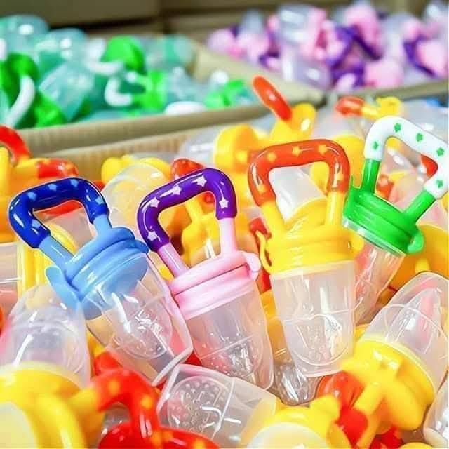 Fruit & Vegetable Baby Pacifier Feeder – Safe Self-Feeding Silicone Teether for Infants – Prevents Choking, Encourages Healthy Weaning