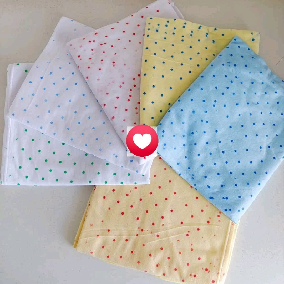 Cozy Dotted Baby Warmer Blanket – Mid-Warm, Large Size, Soft Snuggle Wrap for Newborns & Toddlers, Perfect for Indoor & Outdoor Use