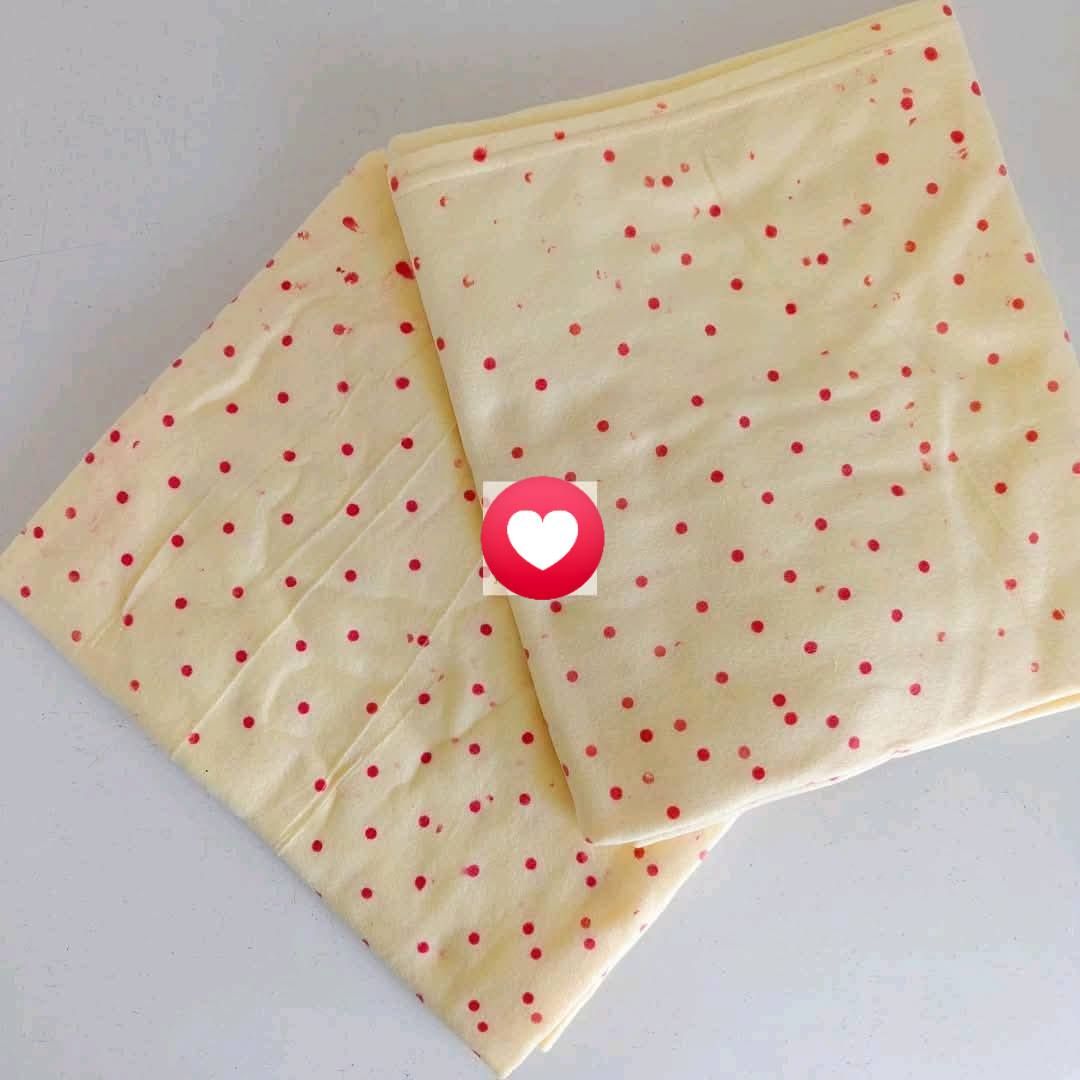 Cozy Dotted Baby Warmer Blanket – Mid-Warm, Large Size, Soft Snuggle Wrap for Newborns & Toddlers, Perfect for Indoor & Outdoor Use