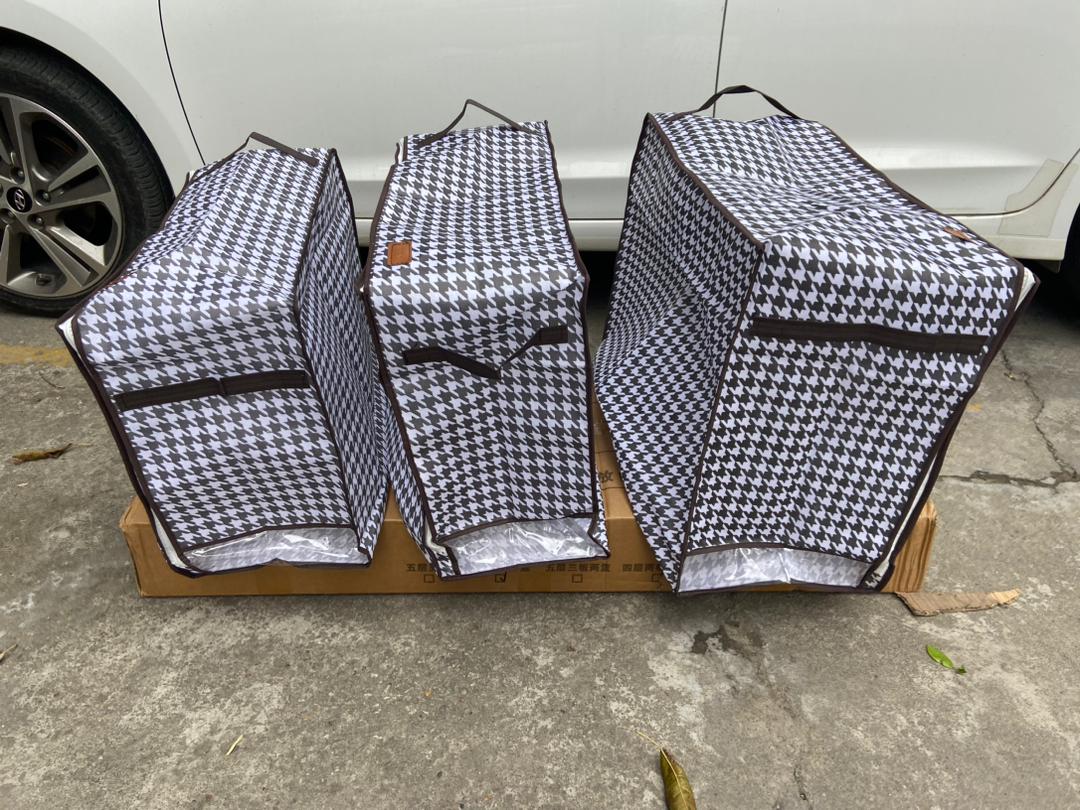 DUVET ORGANIZER. Quilt Duvet/Closet Organizer checked. Ideal for quilts, duvets, and bulky clothes. Ensures secure and easy access. Space-saving when not in use.