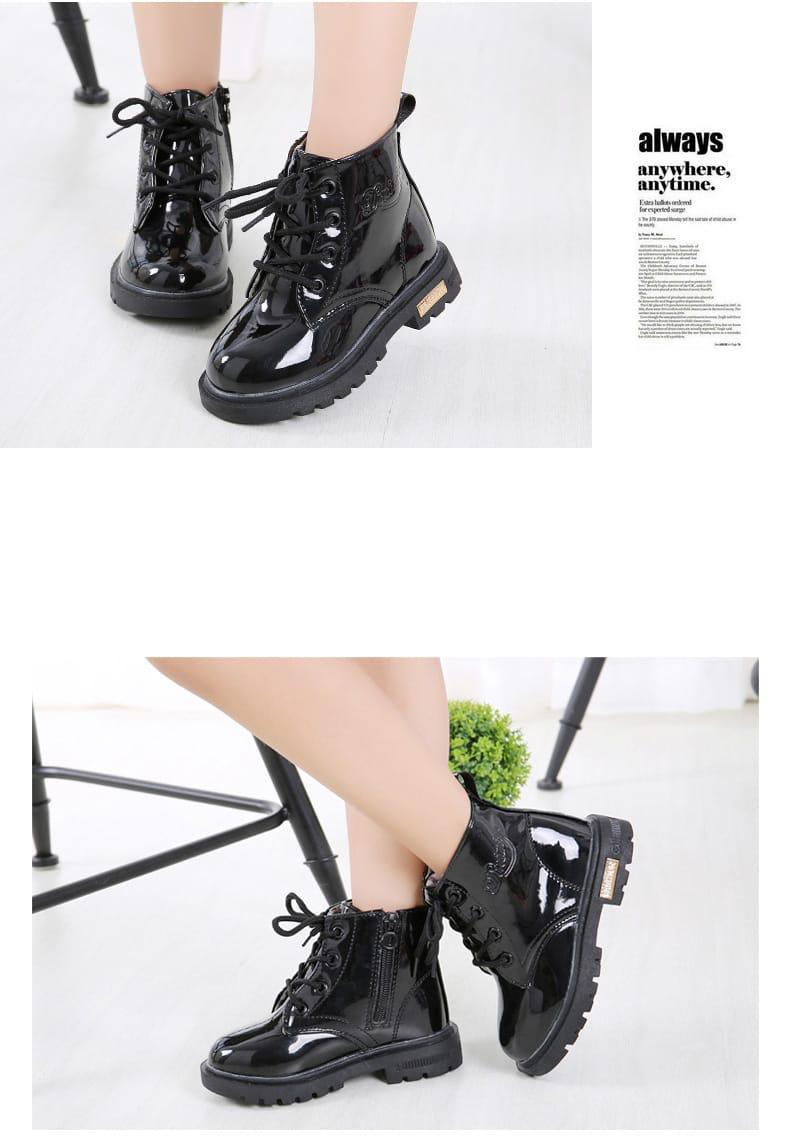 Fully Restocked🔥🔥 Wetlook kids boots
 Sizes: 21,22,23,24,25,26,27,28,29,30,31,32,33,34,35,36,37