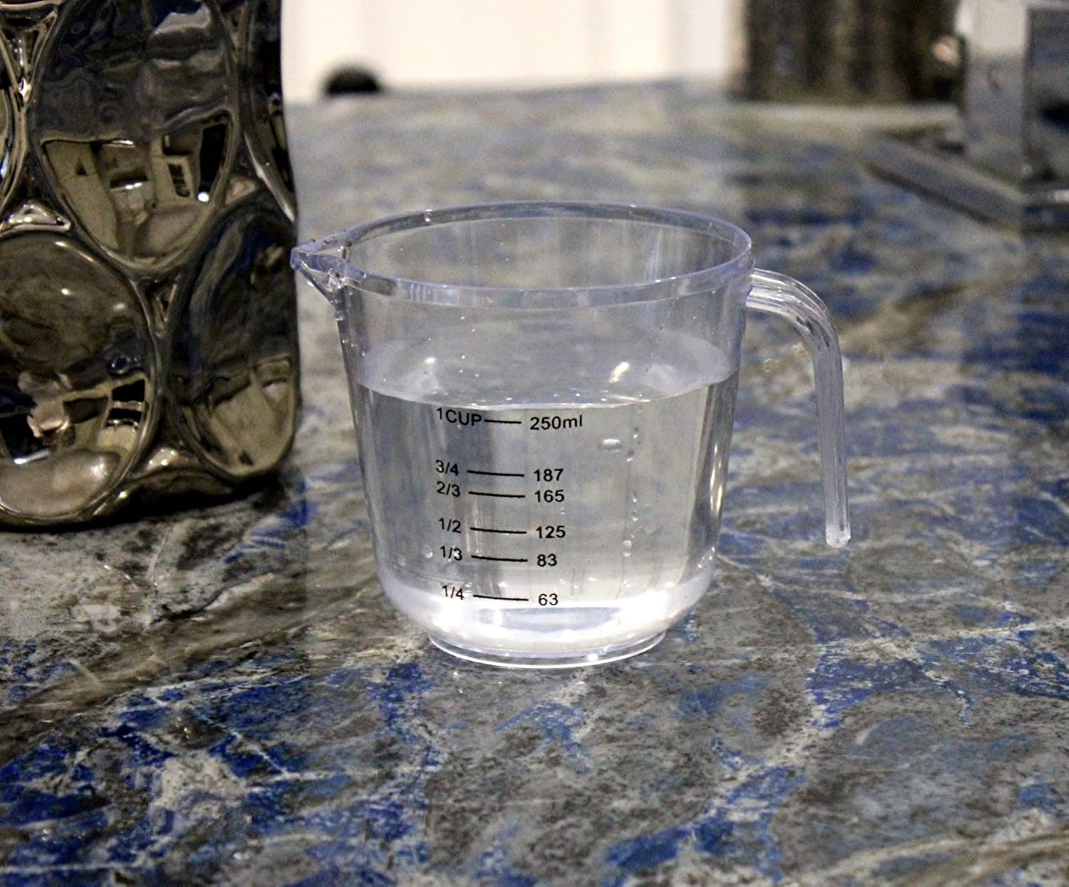 Orange Lemon and Lime Juicer and Reamer Squeeze and Strain Measured Amounts Hand Squeeze Esprimidor Manual Juice Squeezer With Handle 1 Cup 250Ml BPA Free Measuring Cup