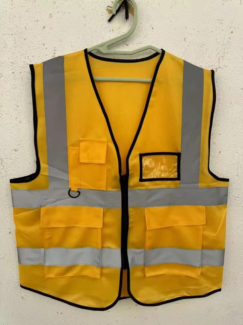 Reflective vest-（Warp knitted fabric）
Reflective vests, vests,outdoor safety construction, multi-pocket reflective vests for construction sites at night，Wholesale of printed construction reflective