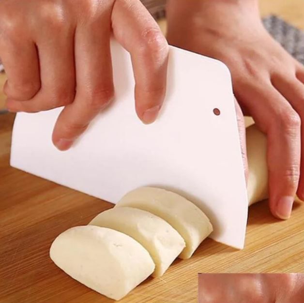 Cake Tool Dough Cutter Plastic Trapezoid Scraper Baking Scrapers Chocolate Cutting Scraper Plastic knife