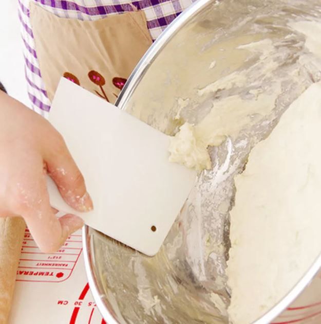Cake Tool Dough Cutter Plastic Trapezoid Scraper Baking Scrapers Chocolate Cutting Scraper Plastic knife