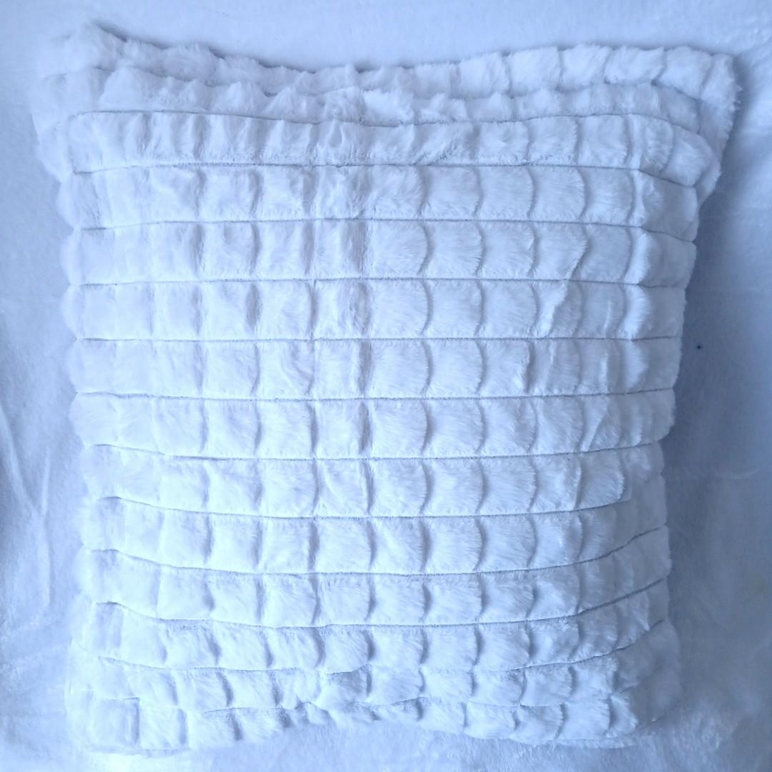 Set of 2 Super Soft Plush Faux Fur Throw Pillow Covers, Plaid Texture Modern Luxury Decorative Pillow Case Cushion Cover for Home Decor Sofa Couch Bed Livingroom.