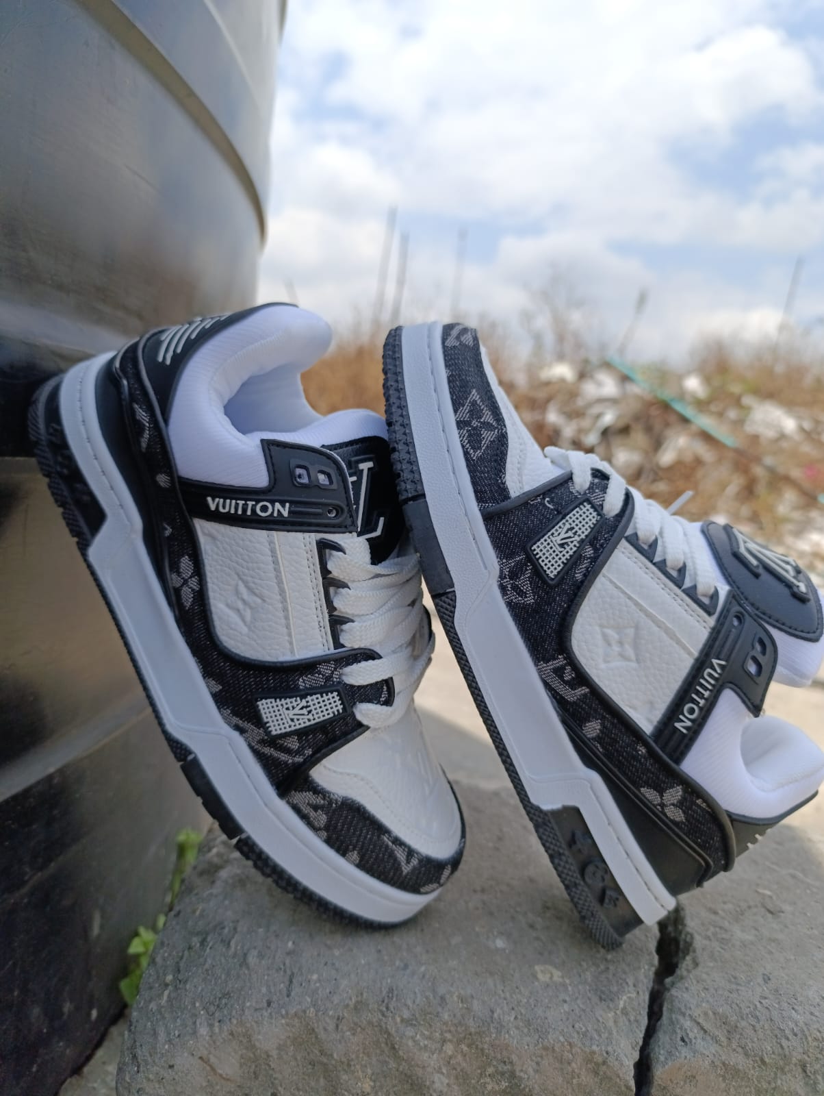 DENIM L&V Trainer⚡New arrival fashioned breathable sneakers ❤️‍🔥❤️‍🔥 High quality fashion menswear sneakers (dec offer )💥