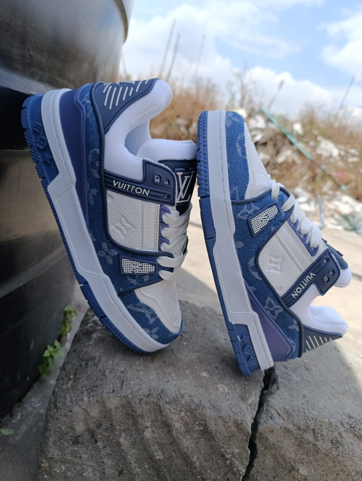 DENIM L&V Trainer⚡New arrival fashioned breathable sneakers ❤️‍🔥❤️‍🔥 High quality fashion menswear sneakers (dec offer )💥