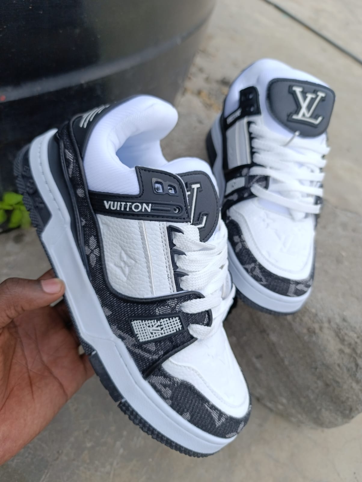 DENIM L&V Trainer⚡New arrival fashioned breathable sneakers ❤️‍🔥❤️‍🔥 High quality fashion menswear sneakers (dec offer )💥