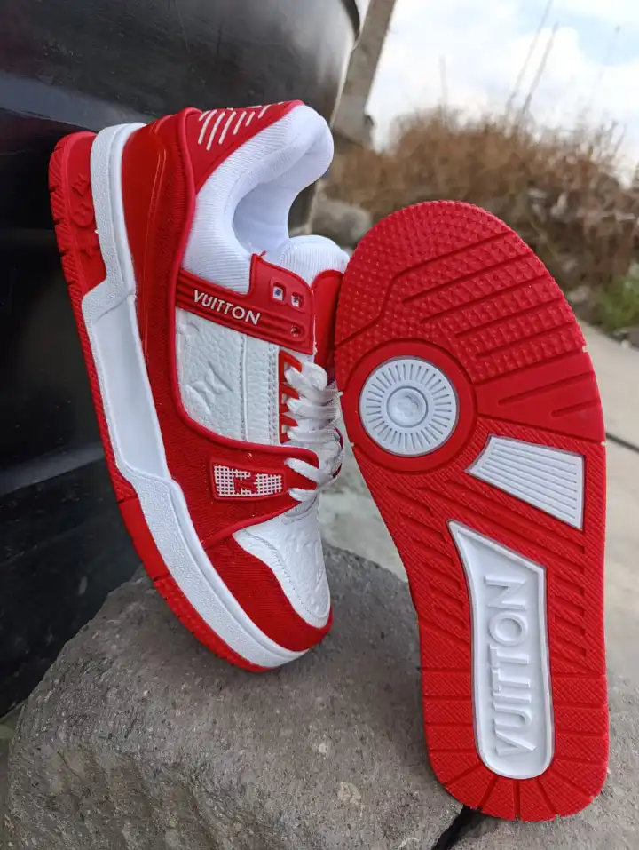 DENIM L&V Trainer⚡New arrival fashioned breathable sneakers ❤️‍🔥❤️‍🔥 High quality fashion menswear sneakers (dec offer )💥