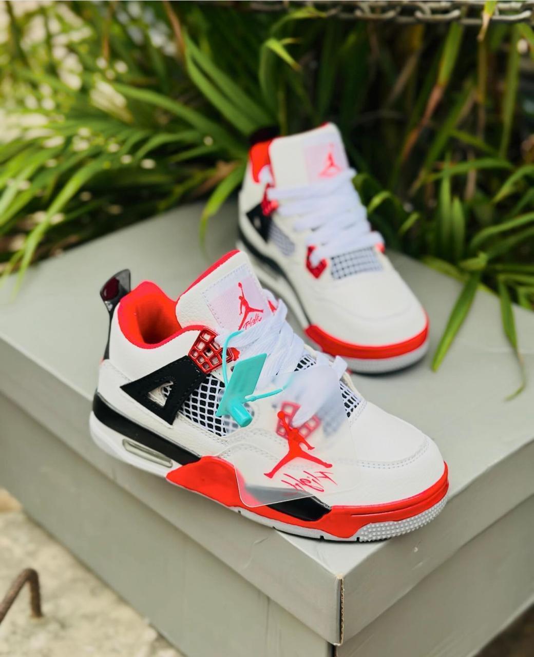 JORDAN 4 ⚡ BABIES Jordan 4 thunder high quality sneakers, UNISEX babies jordan  boys/girls fashioned shoes ❤️‍🔥 very cute 🥰