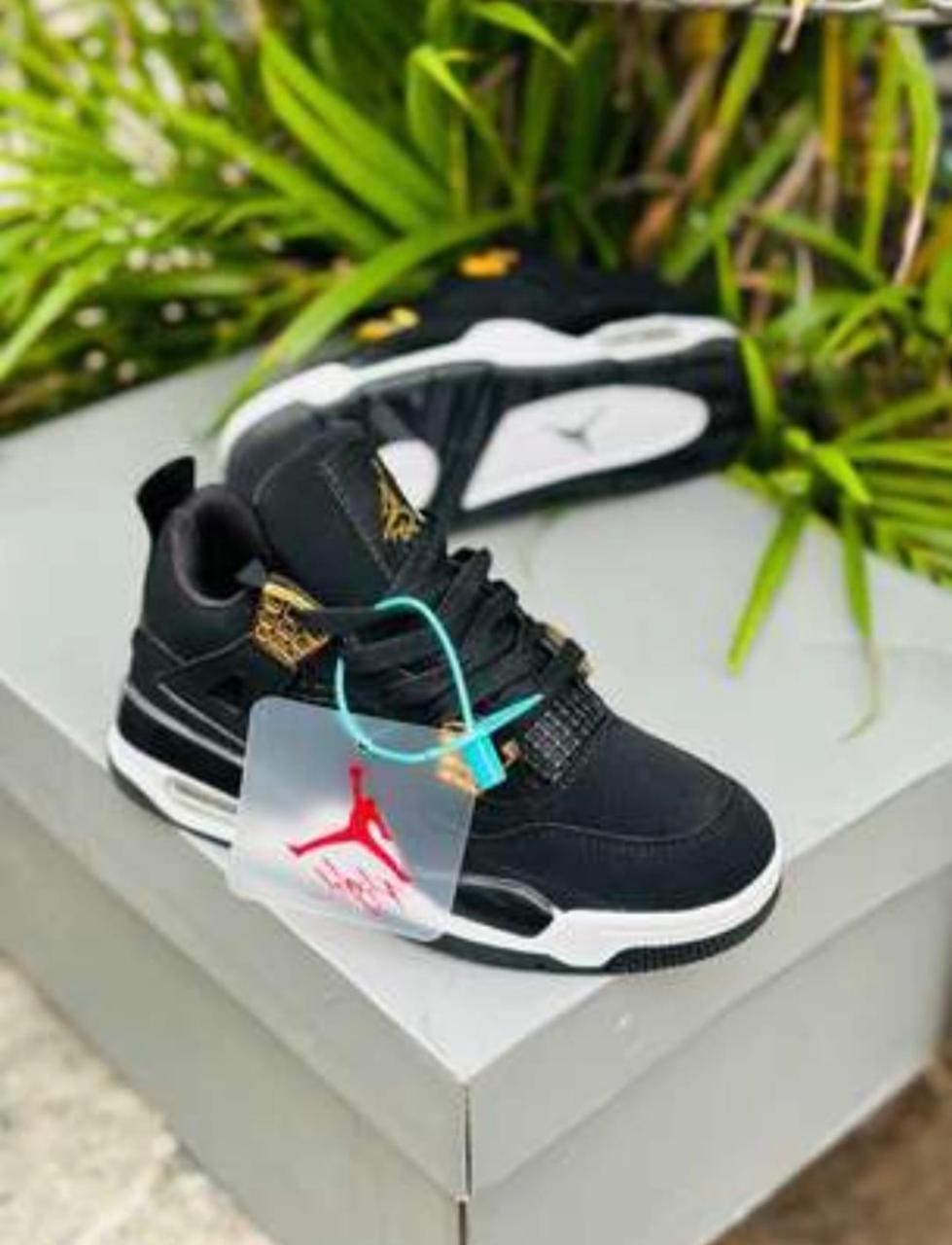 JORDAN 4 ⚡ BABIES Jordan 4 thunder high quality sneakers, UNISEX babies jordan  boys/girls fashioned shoes ❤️‍🔥 very cute 🥰