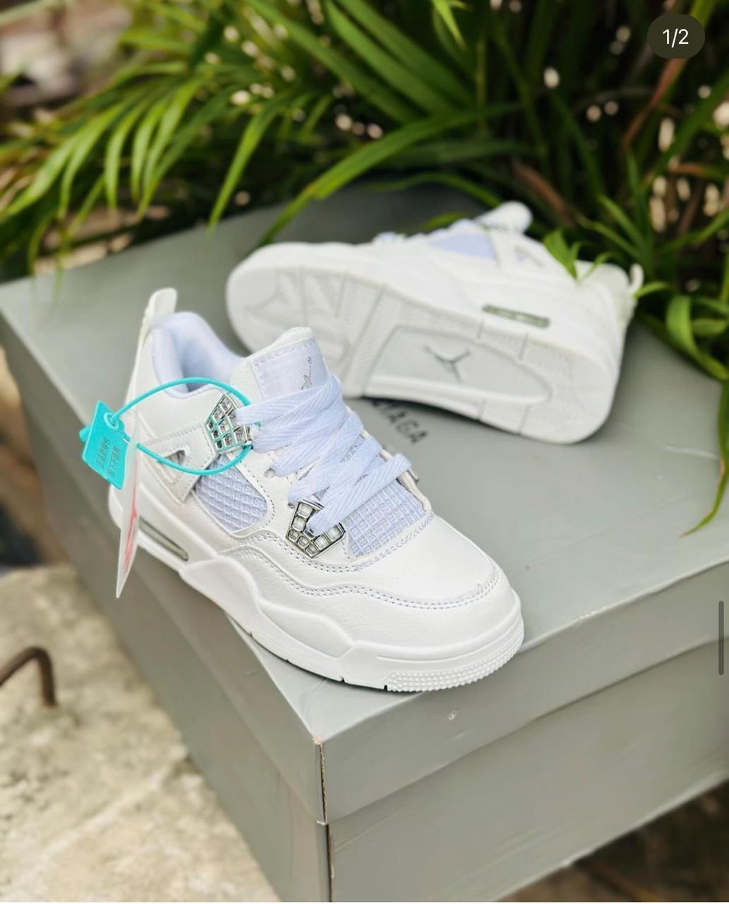 JORDAN 4 ⚡ BABIES Jordan 4 thunder high quality sneakers, UNISEX babies jordan  boys/girls fashioned shoes ❤️‍🔥 very cute 🥰