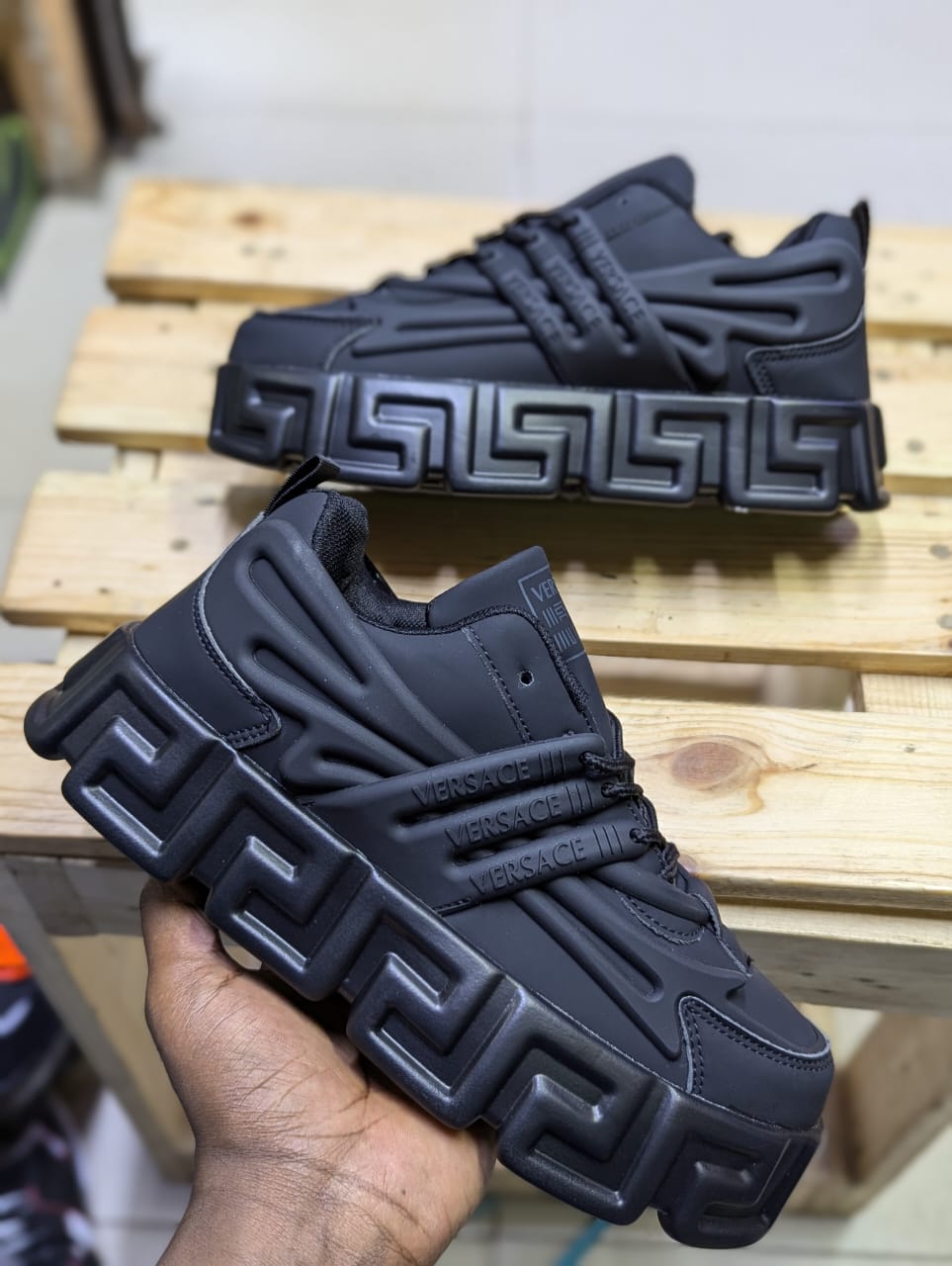 ⚡ORIGINAL ⚡VERSACE 🔥🔥 High quality original fashionable MEN leather sneakers,. New fashion arrival holiday breathable sneakers ❤️‍🔥