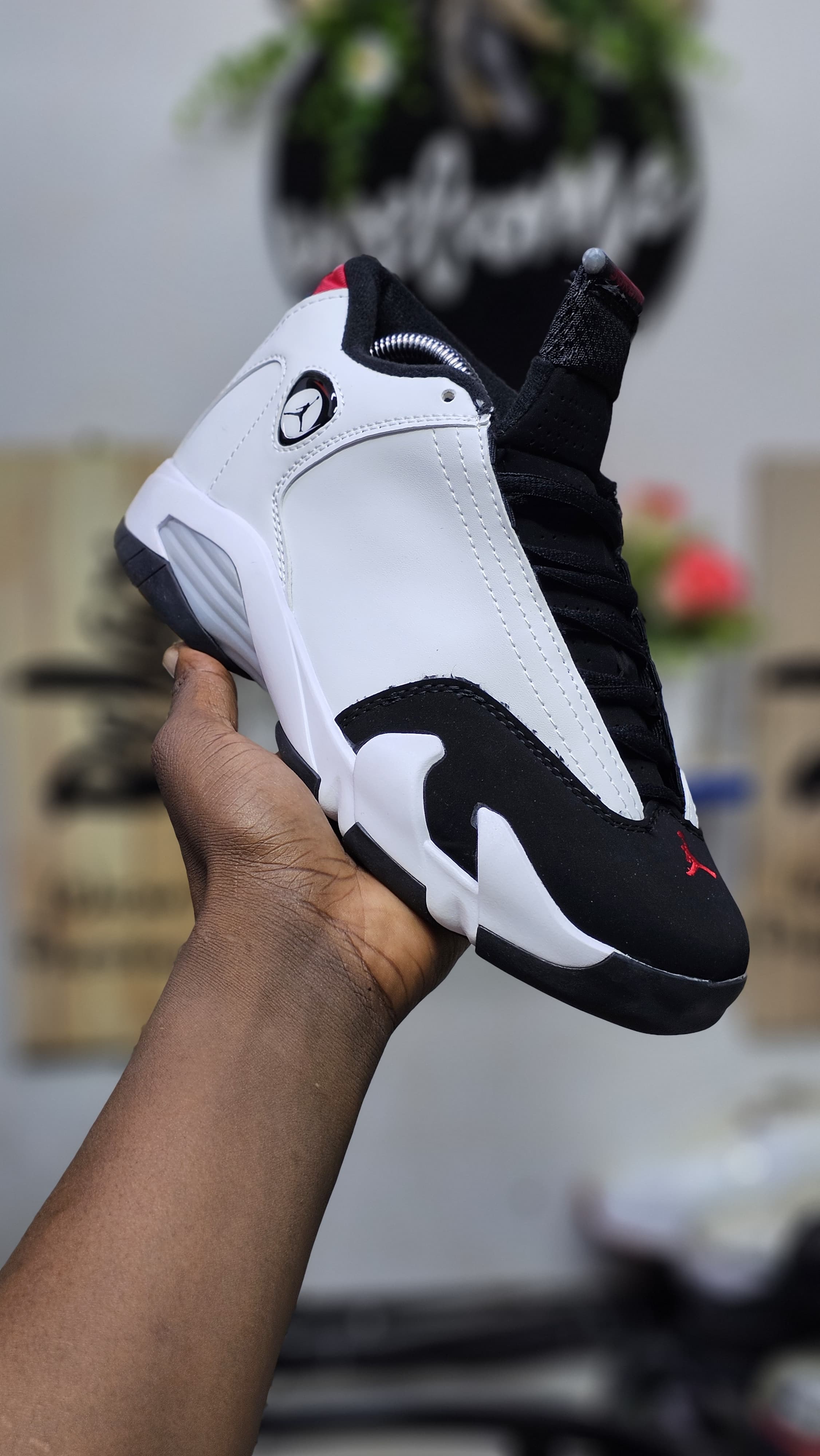 ⚡ NEW ARRIVAL,(J14)⚡ORIGINAL ⚡JORDAN 14⚡ High quality original fashioned UNISEX mens/womens jordan 14 ❤️‍🔥 very cute 🥰 and original leather sneakers, available pure/ shining white ,black