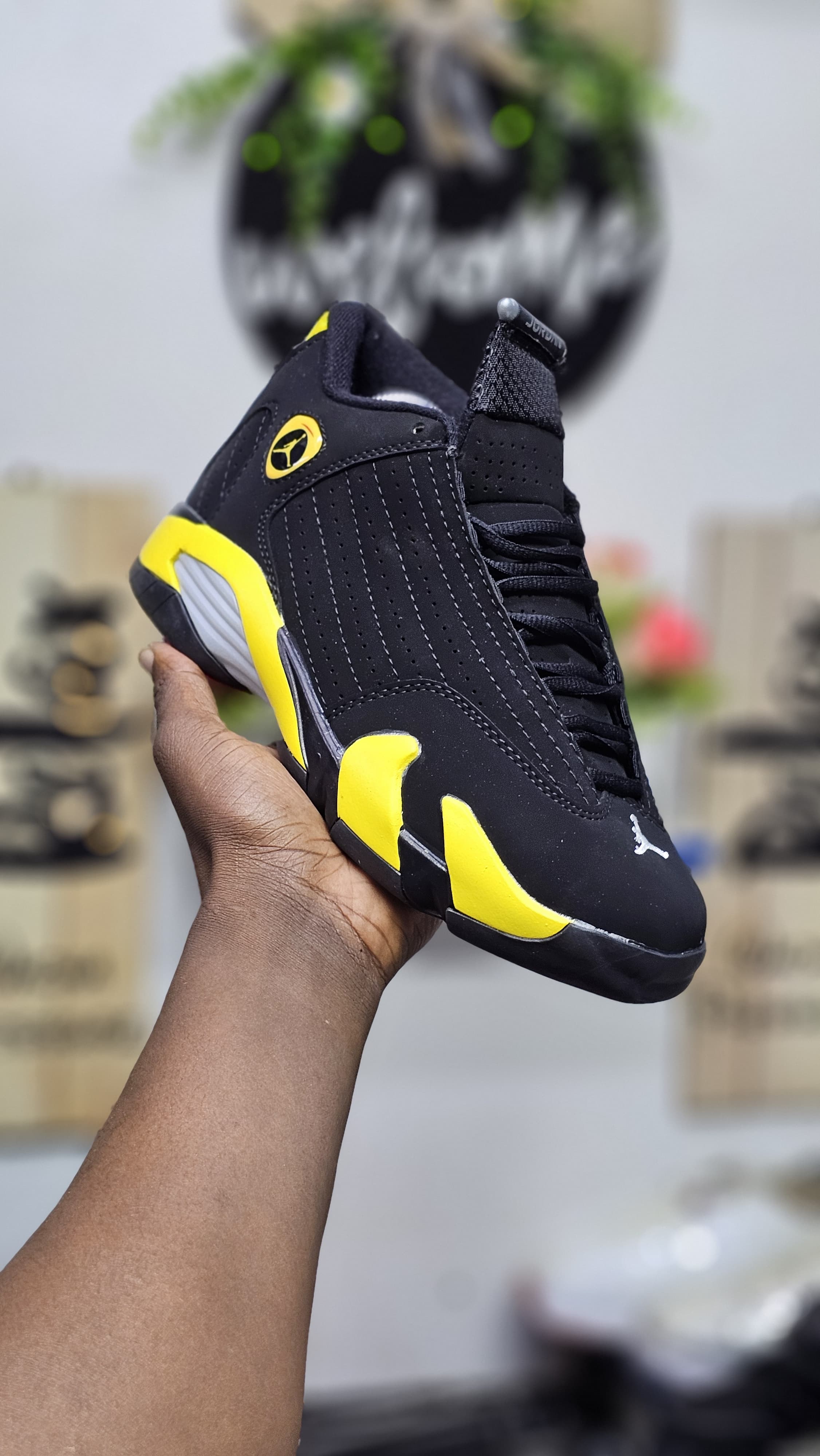 ⚡ NEW ARRIVAL,(J14)⚡ORIGINAL ⚡JORDAN 14⚡ High quality original fashioned UNISEX mens/womens jordan 14 ❤️‍🔥 very cute 🥰 and original leather sneakers, available pure/ shining white ,black