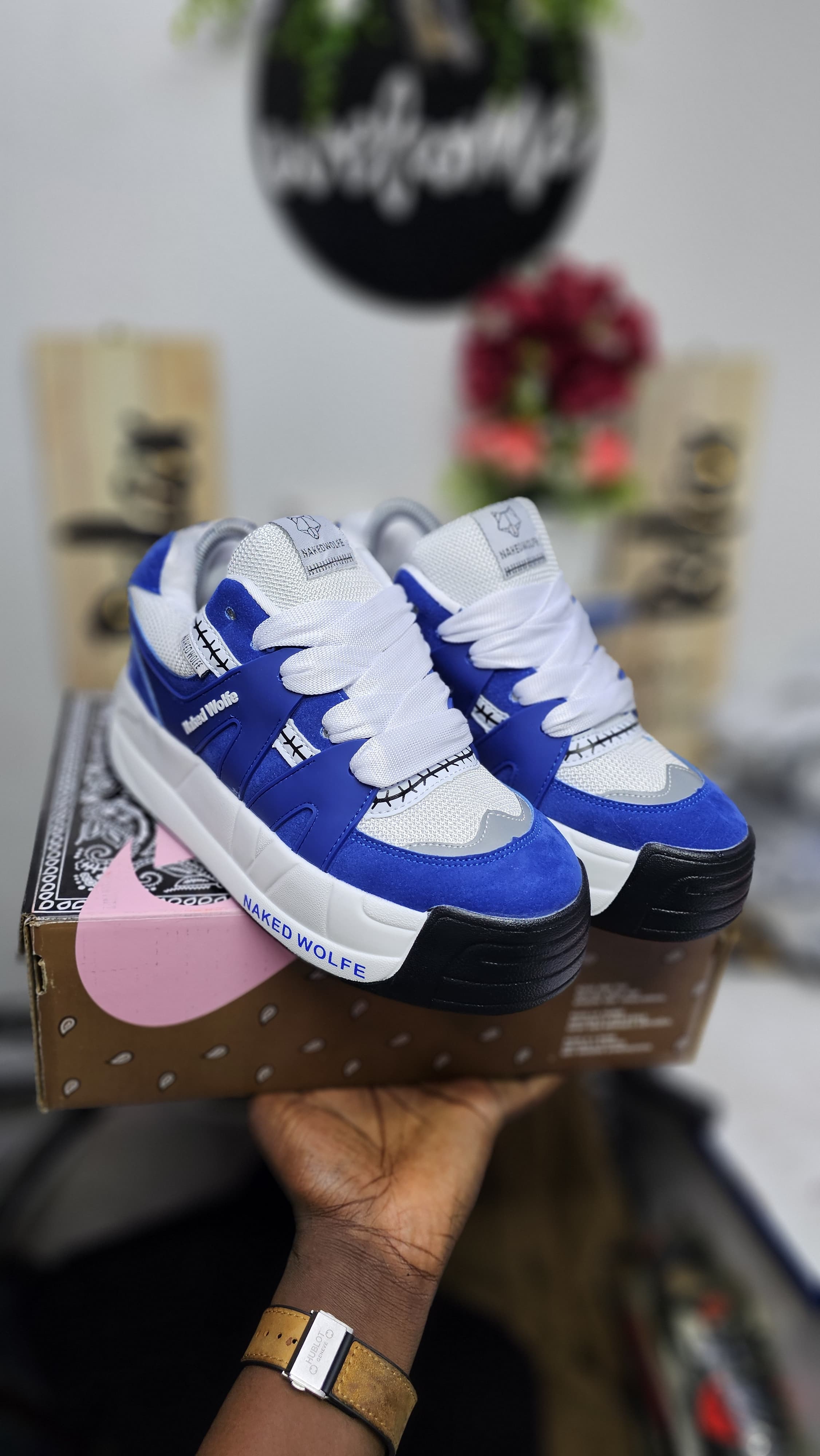 NAKED WOLF ,ORIGINAL⚡ NEW ARRIVAL ⚡ORIGINAL ⚡LATEST⚡ High quality original fashioned UNISEX mens/womens  ❤️‍🔥 very cute 🥰 and original leather sneakers, available pure/ shining  ,black ALL colours