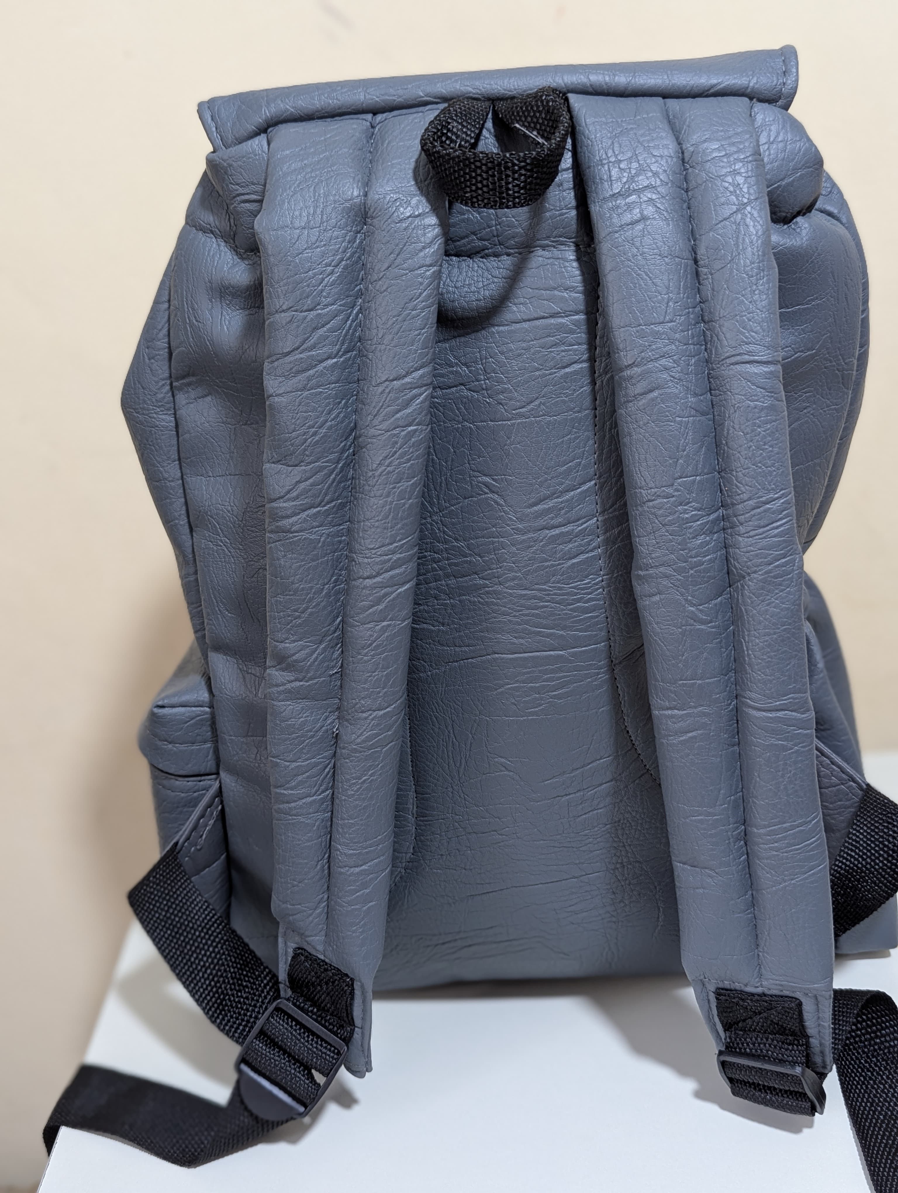MONKEY BACKPACK ⚡NEW ARRIVAL  High quality water proof UNISEX back pack 😍🌞backpack with a laptop compartment and side water bottle, very cute and classic, all colours eg, black,red,green grey etc
