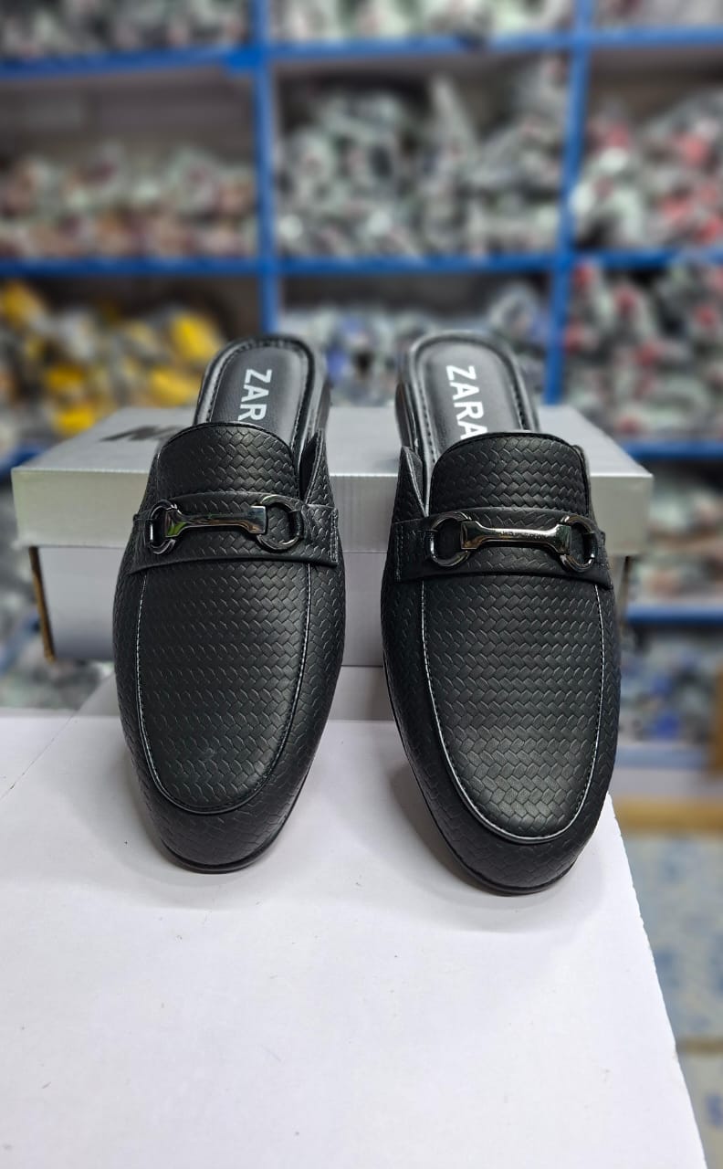 MULES High quality mules mens all sizes and colours very cute ⚡New arrival very comfortable when walking both sunny and rainy season weariang because they are durable mule 🔥🔥⚡ official wear matching