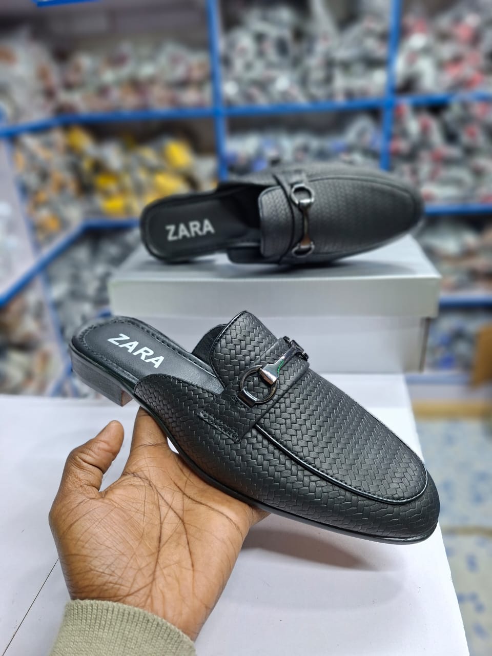 MULES High quality mules mens all sizes and colours very cute ⚡New arrival very comfortable when walking both sunny and rainy season weariang because they are durable mule 🔥🔥⚡ official wear matching