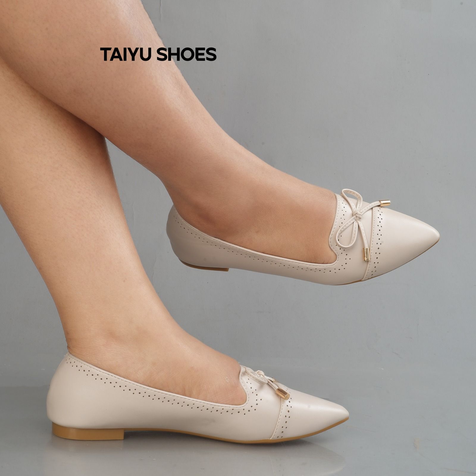 ⚡LADIES Flats ORiginal,LATEST , NEW ARRIVAL⚡High quality official CLOWSE , all season breatherble fashioned ⚡women flat shoes❤‍🔥ladies classic flat shoes, very cute🥰