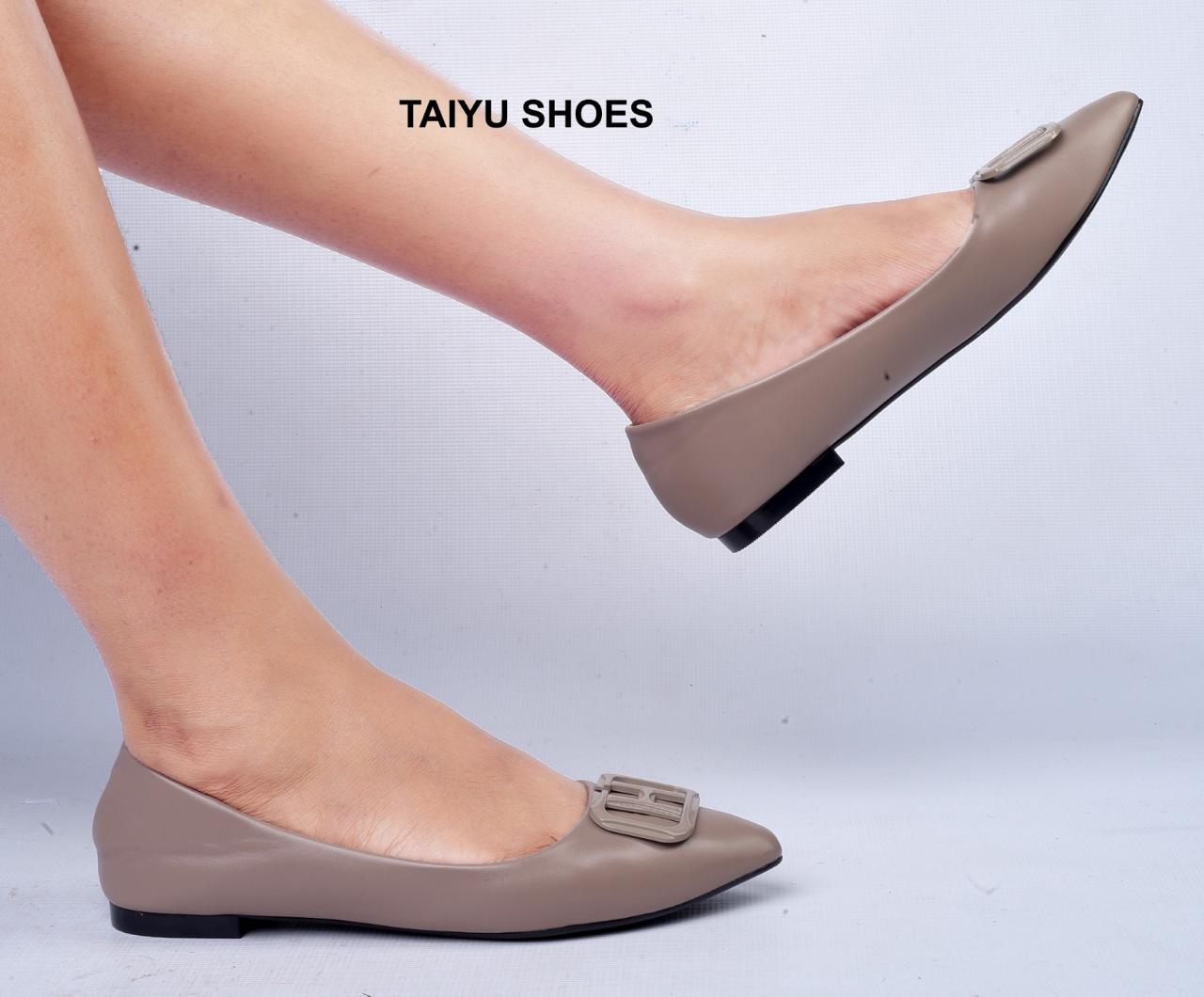 ⚡TAIYU ⚡HIGH QUALITY Taiyu classic ladies flats🔥High quality ladies/womens official sneakers❤‍🔥all wearing simple cleaning loafers ,the best TAIYU NEW ARRIVAL fashion womens flats⚡ very cute🥰