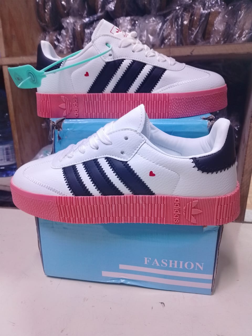 SAMBA ⚡HIGH QUALITY UNISEX ORIGINAL SNEAKERS🥰OFFER OFFER Samba double sole most admired shoe in shoe market for its charming and its durable life time ❤‍🔥very cute as pictured all sizes &colours💯🔥