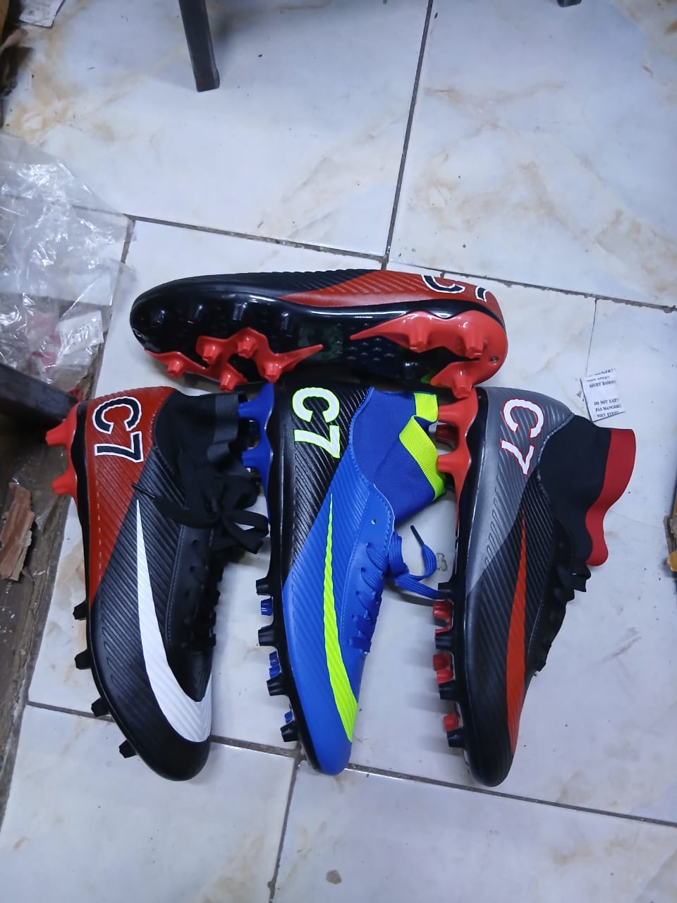 FOOTBALL/SOCCER BOOTS❤‍🔥C7 High quality rubber socks shoes for all types of grounds.TESTED & the best boots and the most durable on high use on all occasions.Very cute as in picture 🔥💯Admired