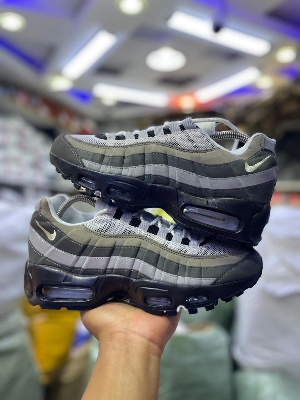 ⚡NEW ARRIVAL  ORIGINAL men's sneakers  comfortable and durable men's sneakers for all-day support and comfort ⚡,, ideal for walking or daily use all colours and sizes available💯⚡