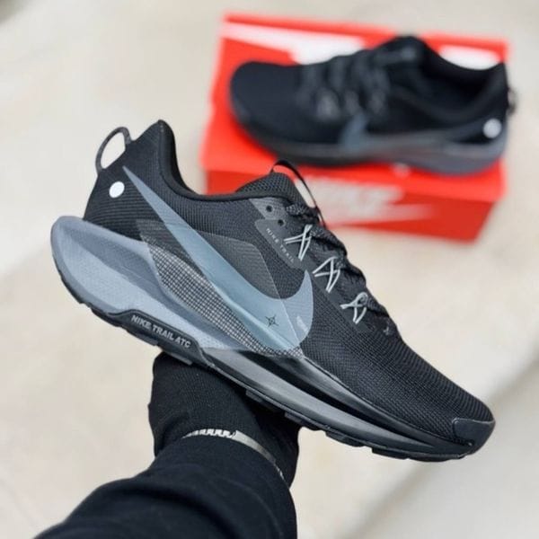 ⚡NEW ARRIVAL ,, ORIGINAL men's elegant sneakers,💯very cute flats designed with rubber outer sole and breathable upper for all day comfort sizes 40-45 all colors color 1 black and grey⚡