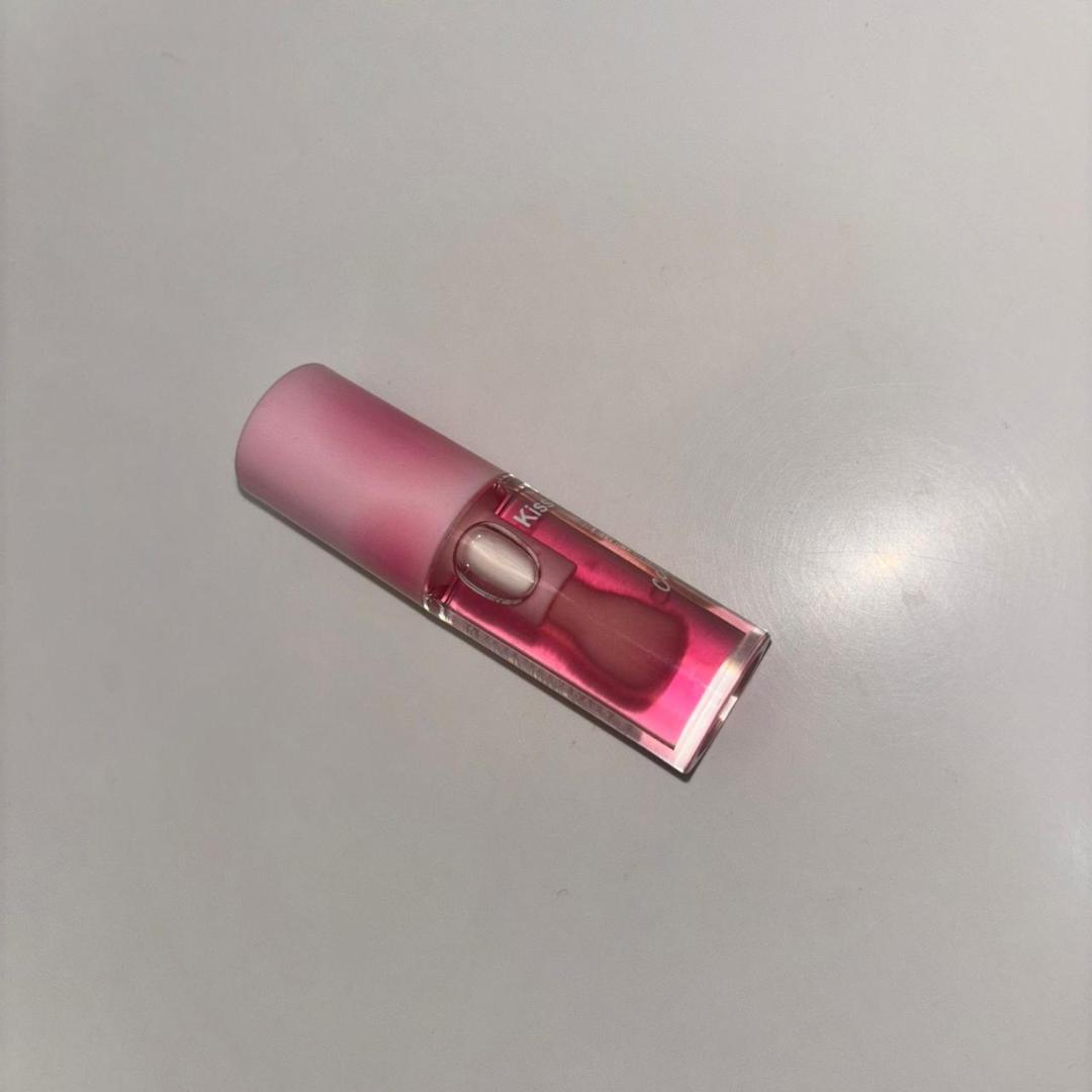 Kiss beauty lip oil. It hydrates your lips making them moist also removes hyperpigmentation making them pink