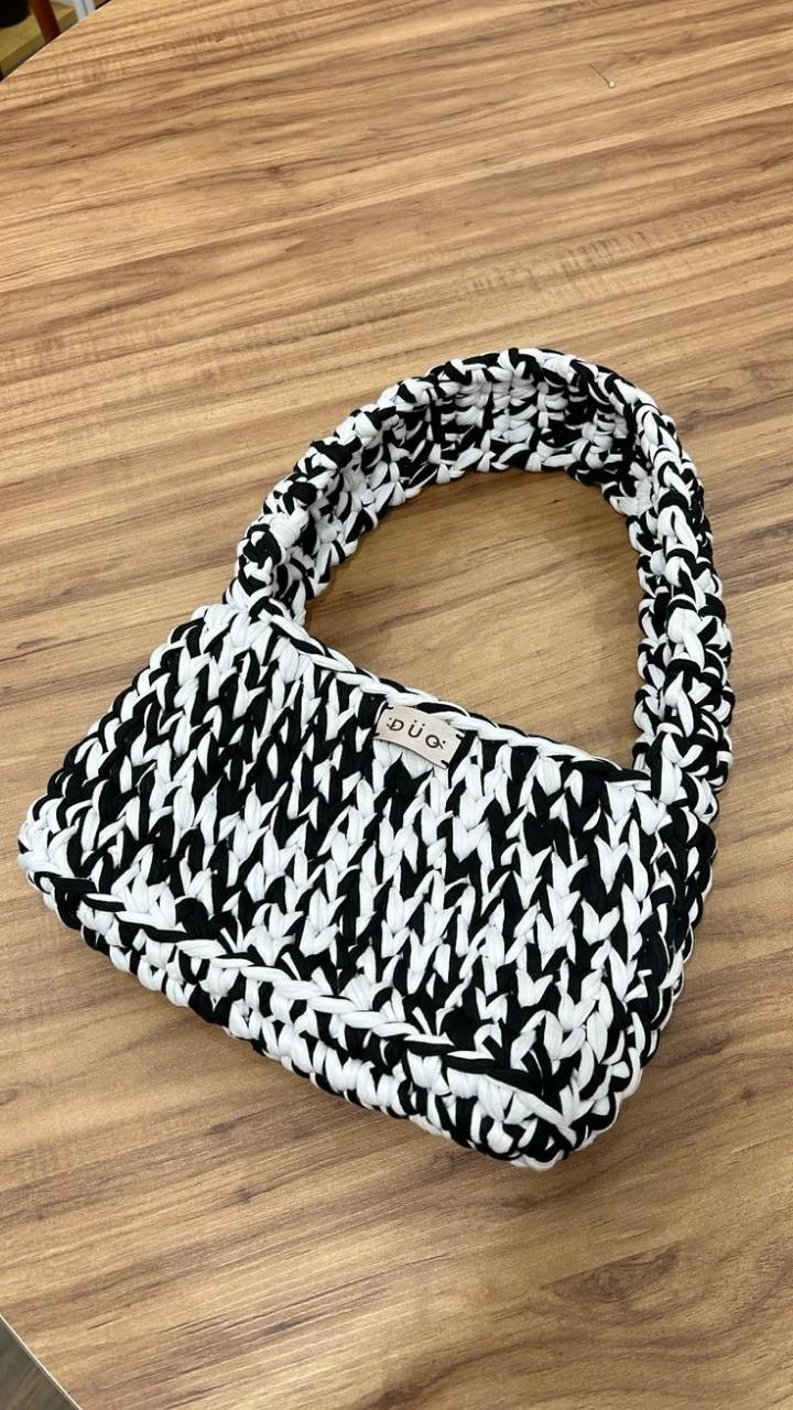 CROCHET ATRIC SHOULDER STATEMENT BAG