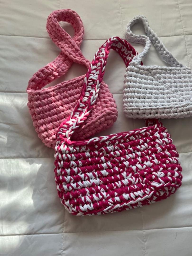 CROCHET ATRIC SHOULDER STATEMENT BAG