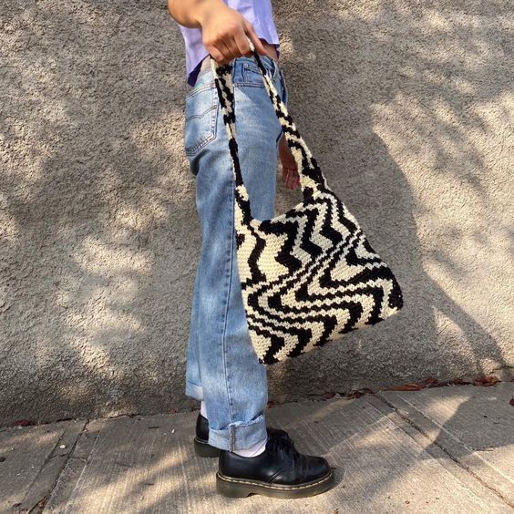 WAYV CROCHET BAG