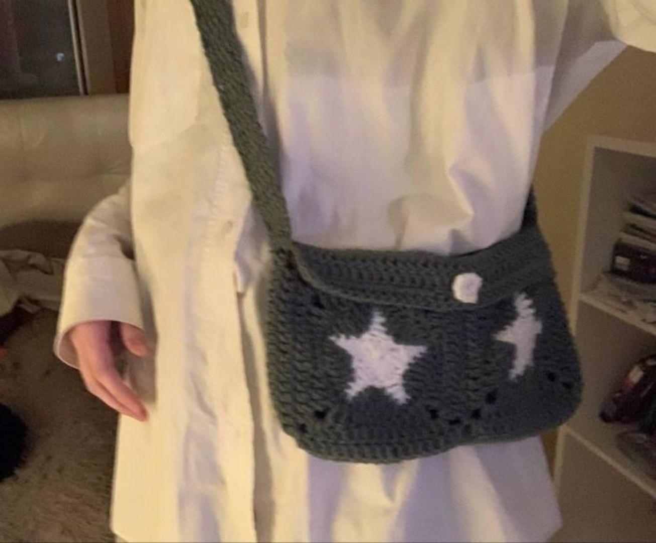 STAR MESSENGER SHOULDER BAG