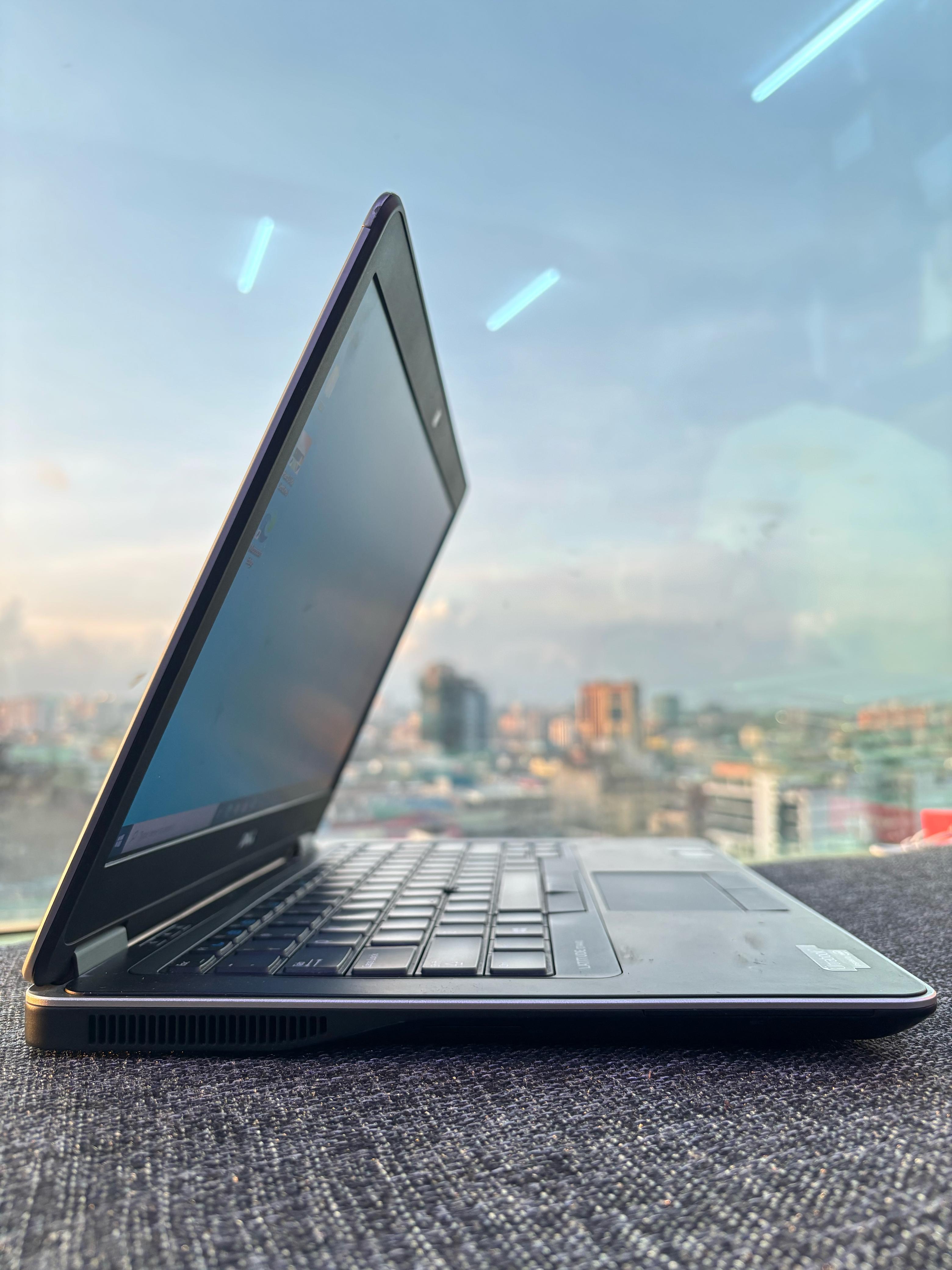 Refurbished Dell Latitude 7440 Intel Core i5 4th Generation 8G RAM  256GB SSD Storage 14" Screen Laptops/Notebook Computer