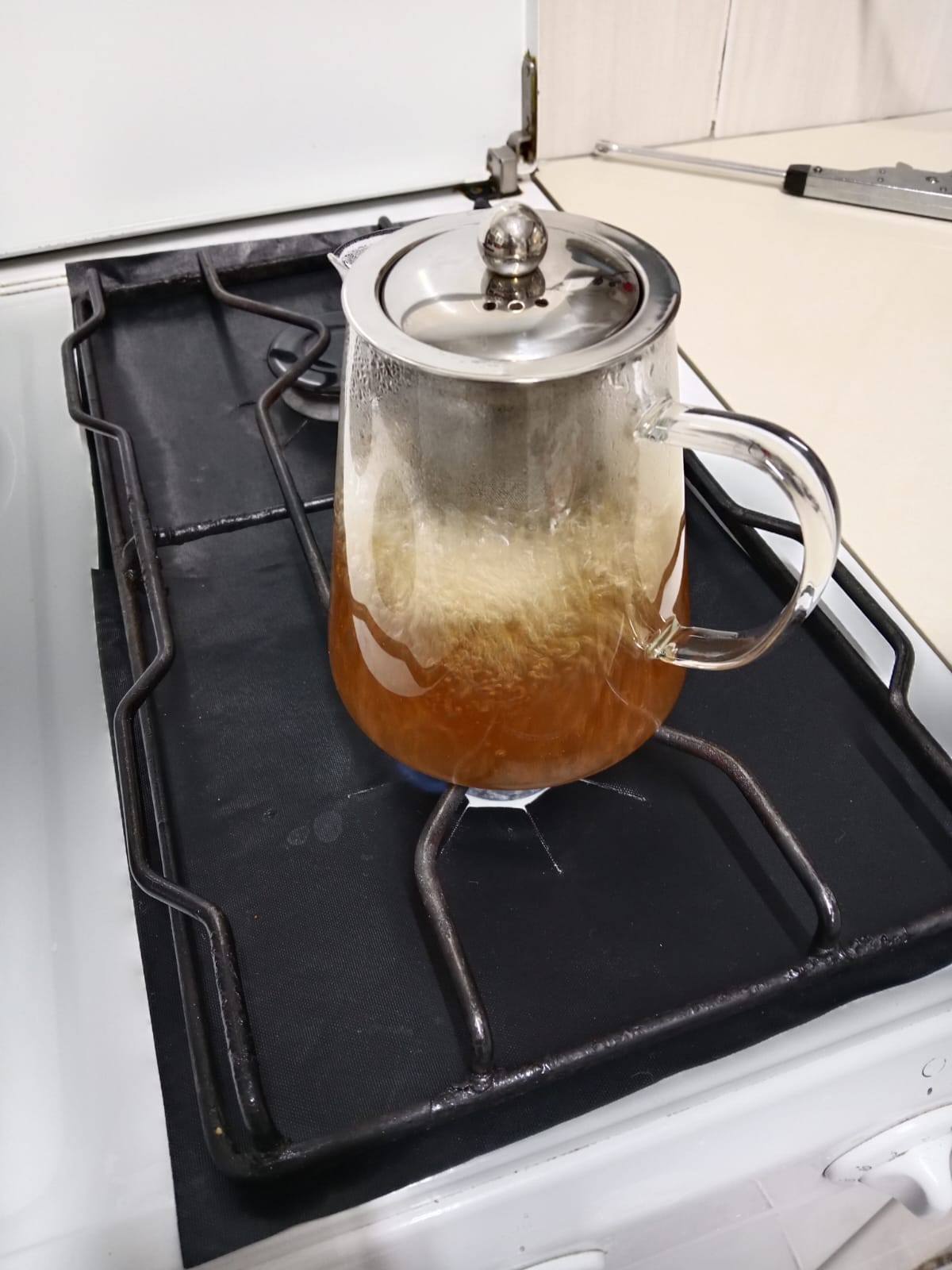 Heat resistant tea pot Borosilicate Glass Tea Pot Removable Infuser-Heat Resistant  Made with quality borosilicate glass and BPA-free no lead and other toxic chemicals well protects your health