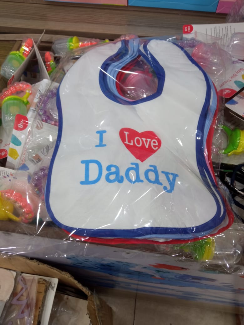 Limited Offer – 1 DOZEN OF  Large Cotton Waterproof Baby Bibs | “I Love Mommy” / “I Love Daddy” Designs