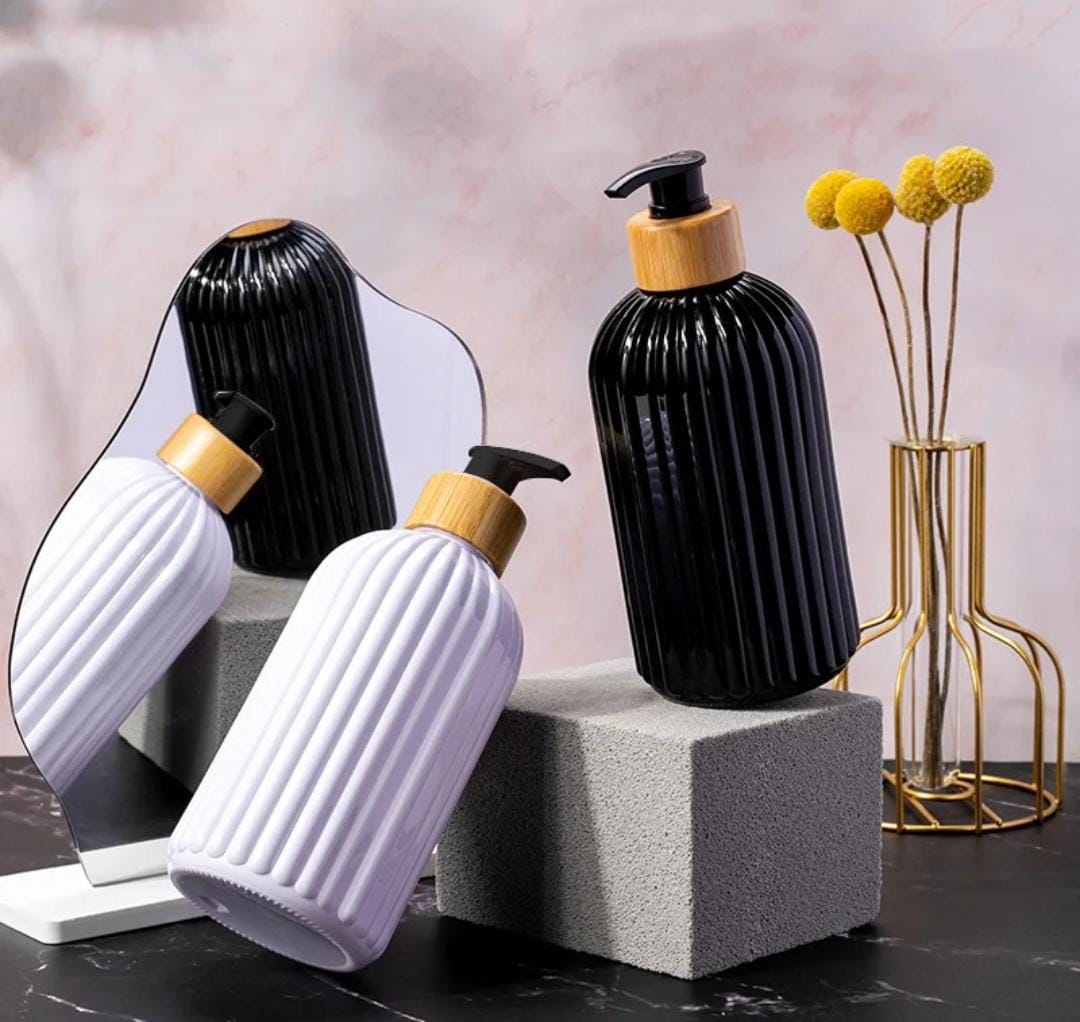 Non breakable soap dispensers
500ml.
Material: pet plastic 
Black , white