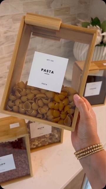 3L Transparent Dry Food/Cereals Storage Container
★Crafted from high-quality wood and acrylic